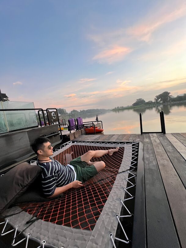 ▲ 北碧住宿 The Xcape River Kwai：每間水上屋都有的繩床，好好Chill