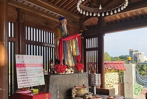 經過地方耆老商討後，將受損月老神像修復後移往日月潭龍鳳宮