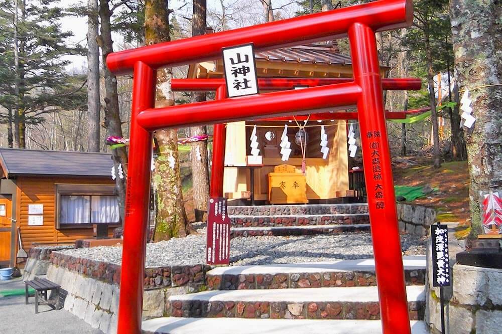 日本三大金運神社_新屋山神社_位於富士山二合目的新屋山神社奧宮，需要有超強好運才能拜訪